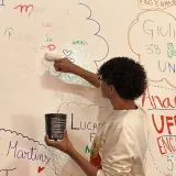 Os alunos do Extensivo e Ensino Médio participaram do processo de renovação da parede dos APROVADOS para 2023.