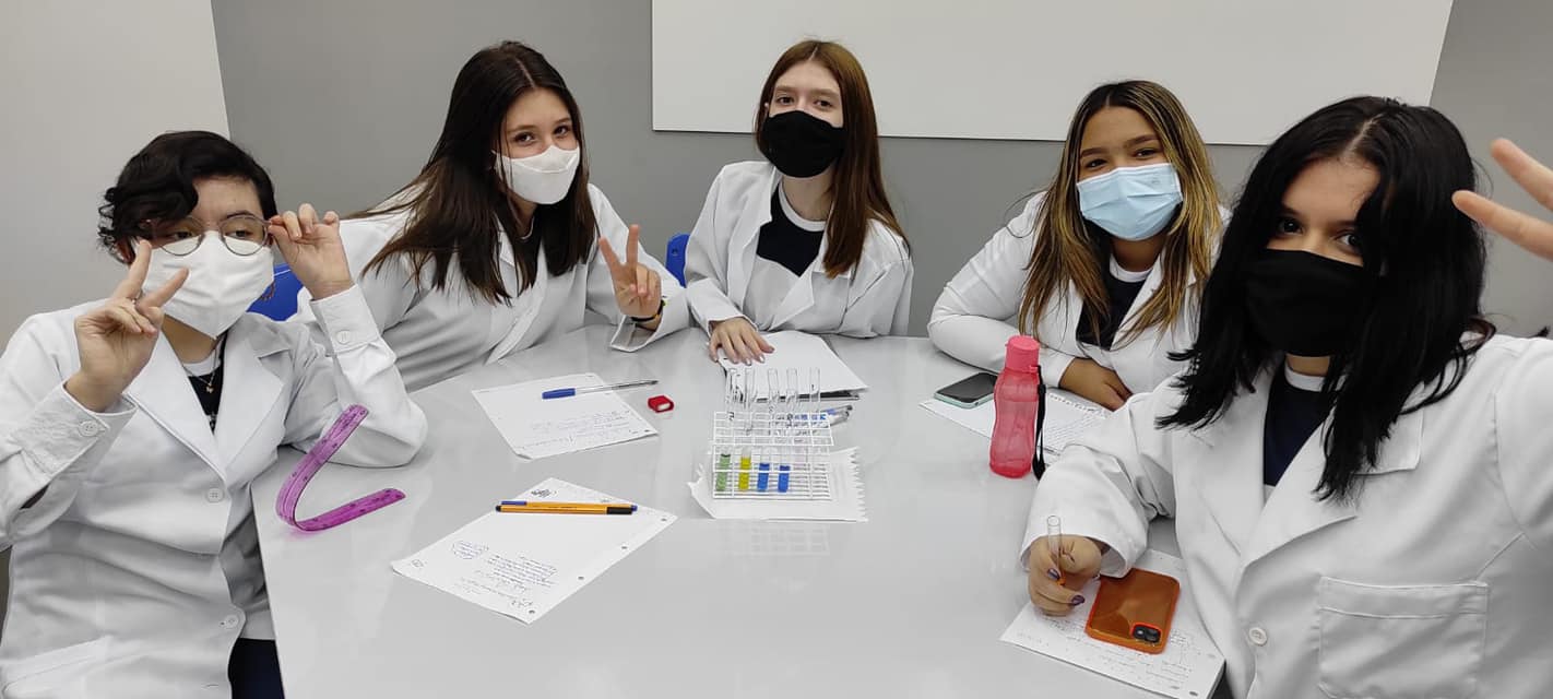 LABORATÓRIO DE QUÍMICA