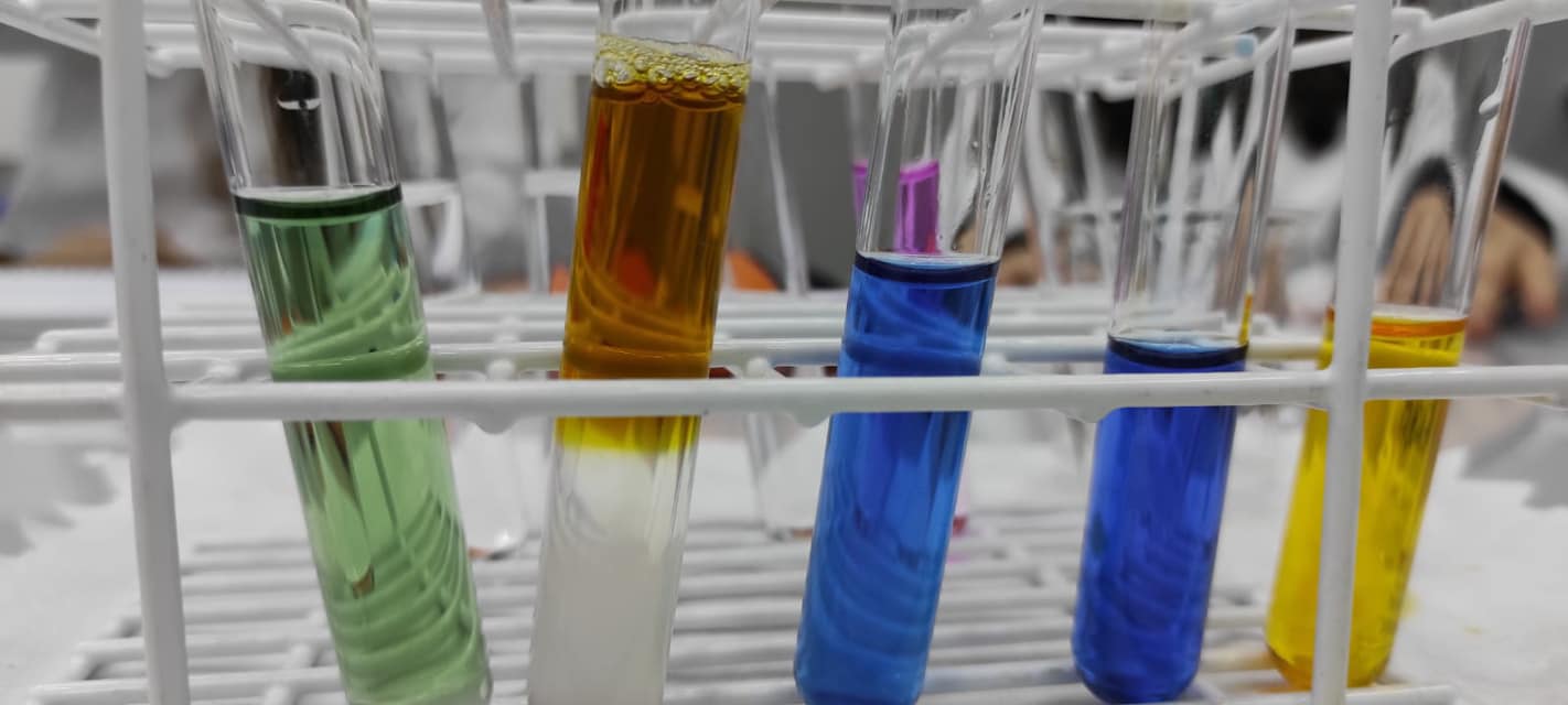 LABORATÓRIO DE QUÍMICA