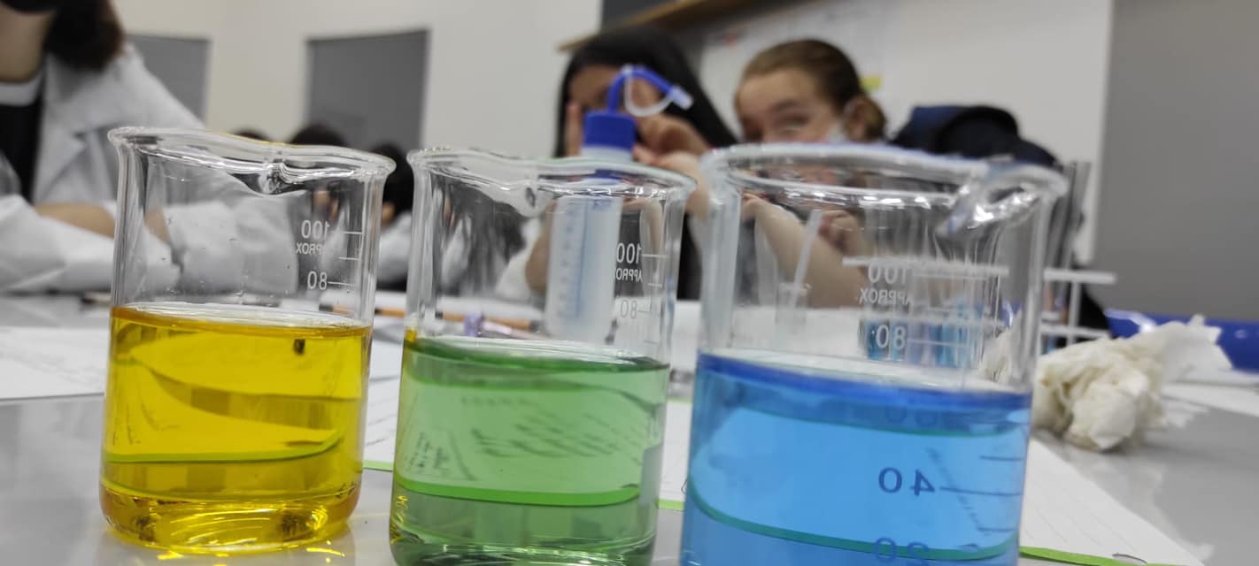 LABORATÓRIO DE QUÍMICA