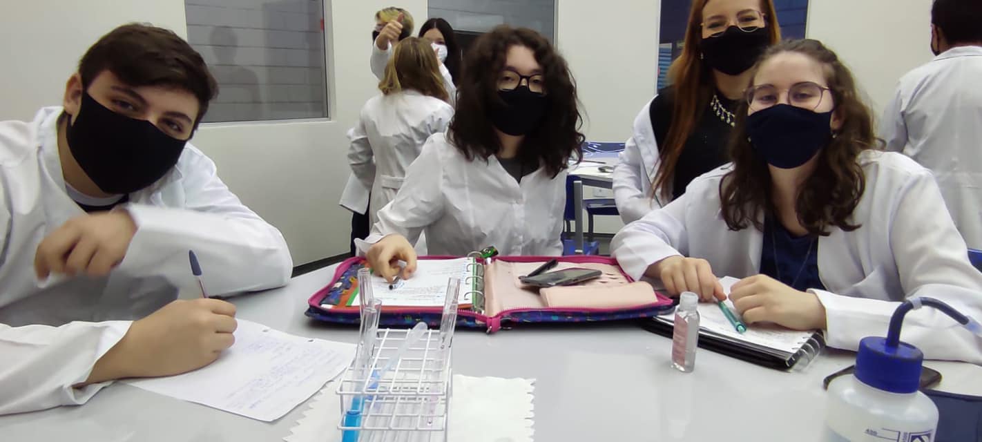 LABORATÓRIO DE QUÍMICA
