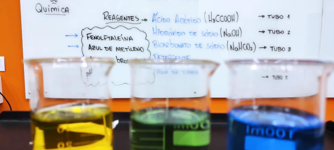 LABORATÓRIO DE QUÍMICA