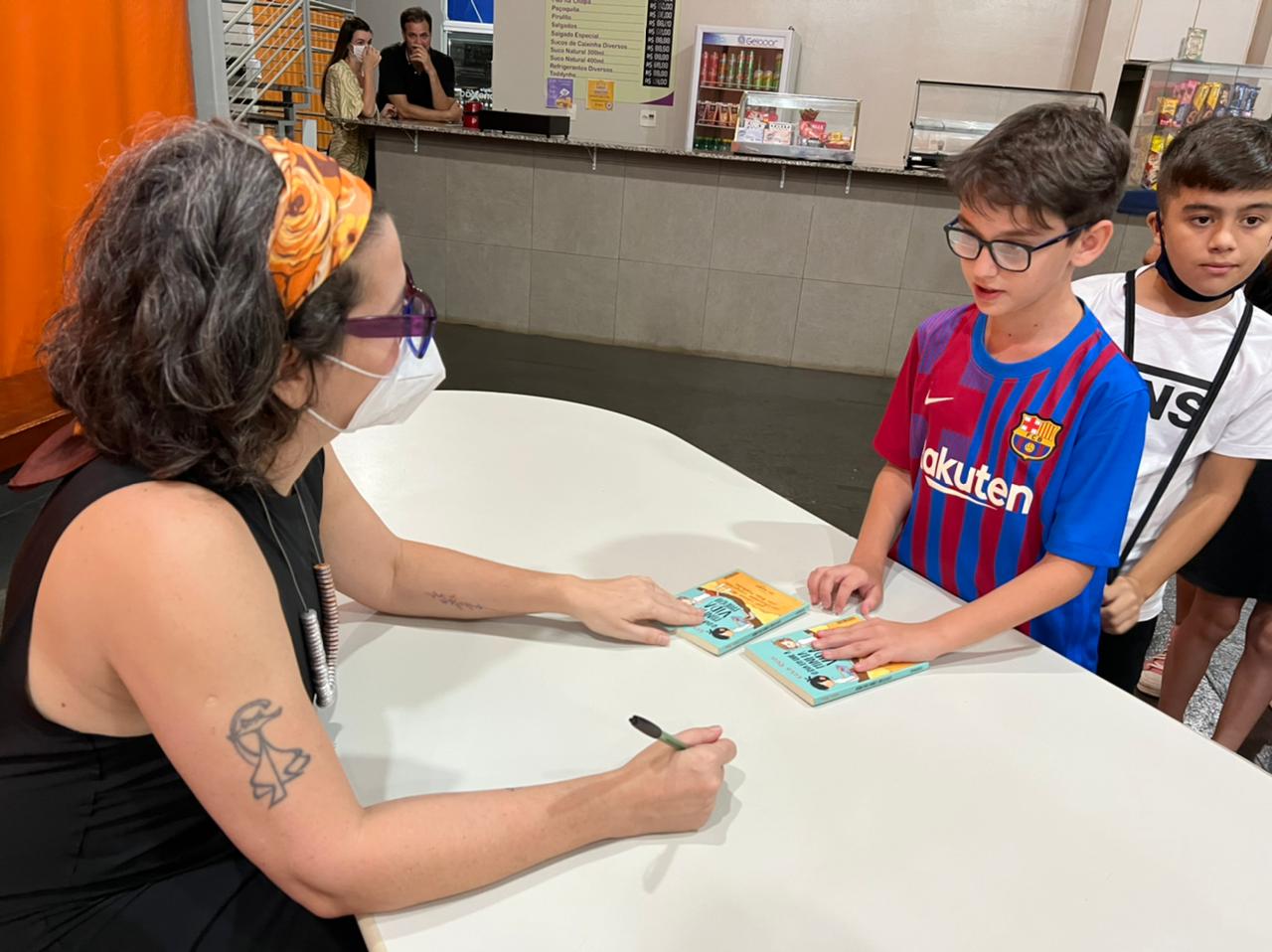 Conexão Literária: Bate-papo com a autora Keka Reis