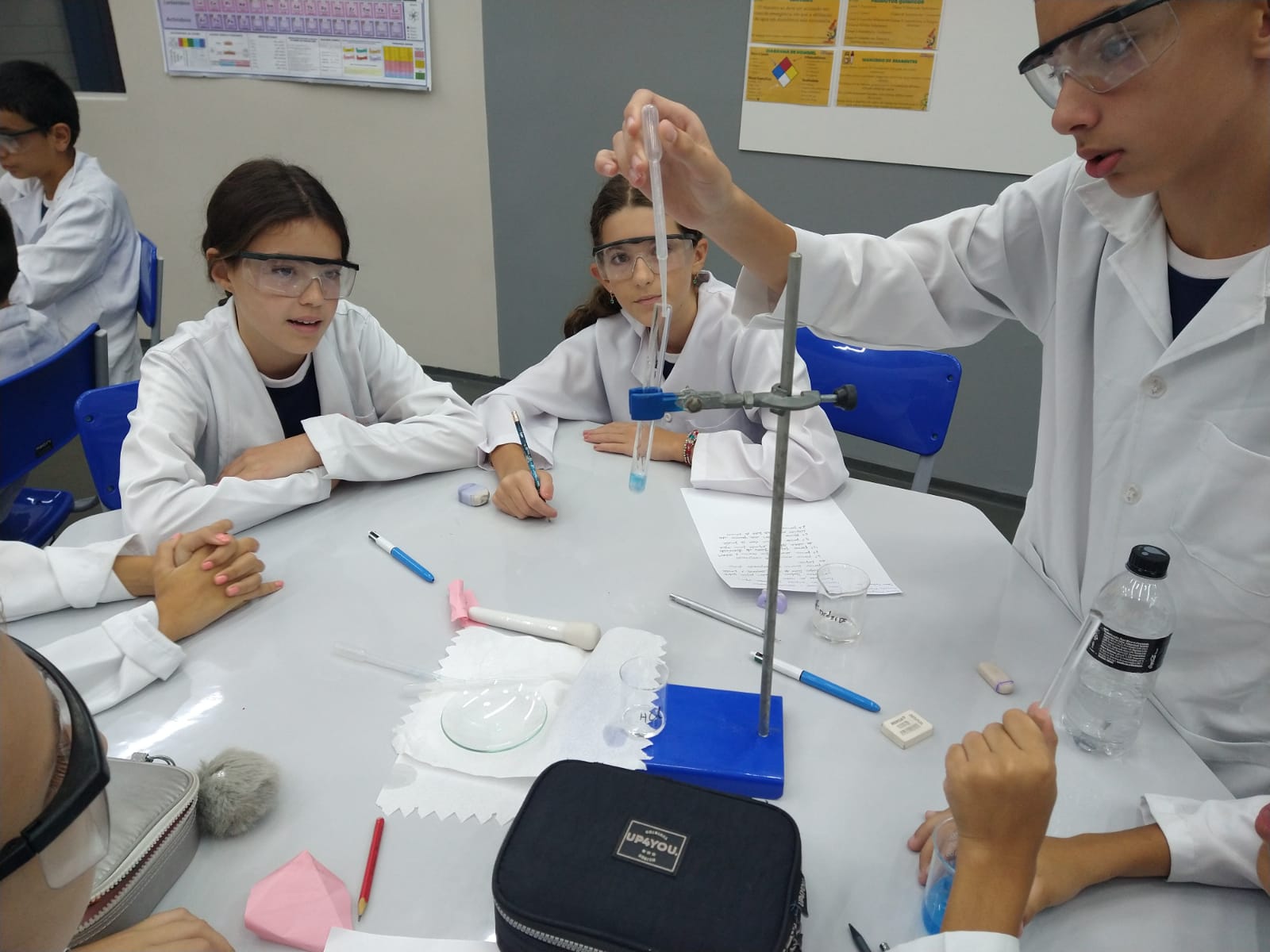 Laboratório - Biologia, Física e Química