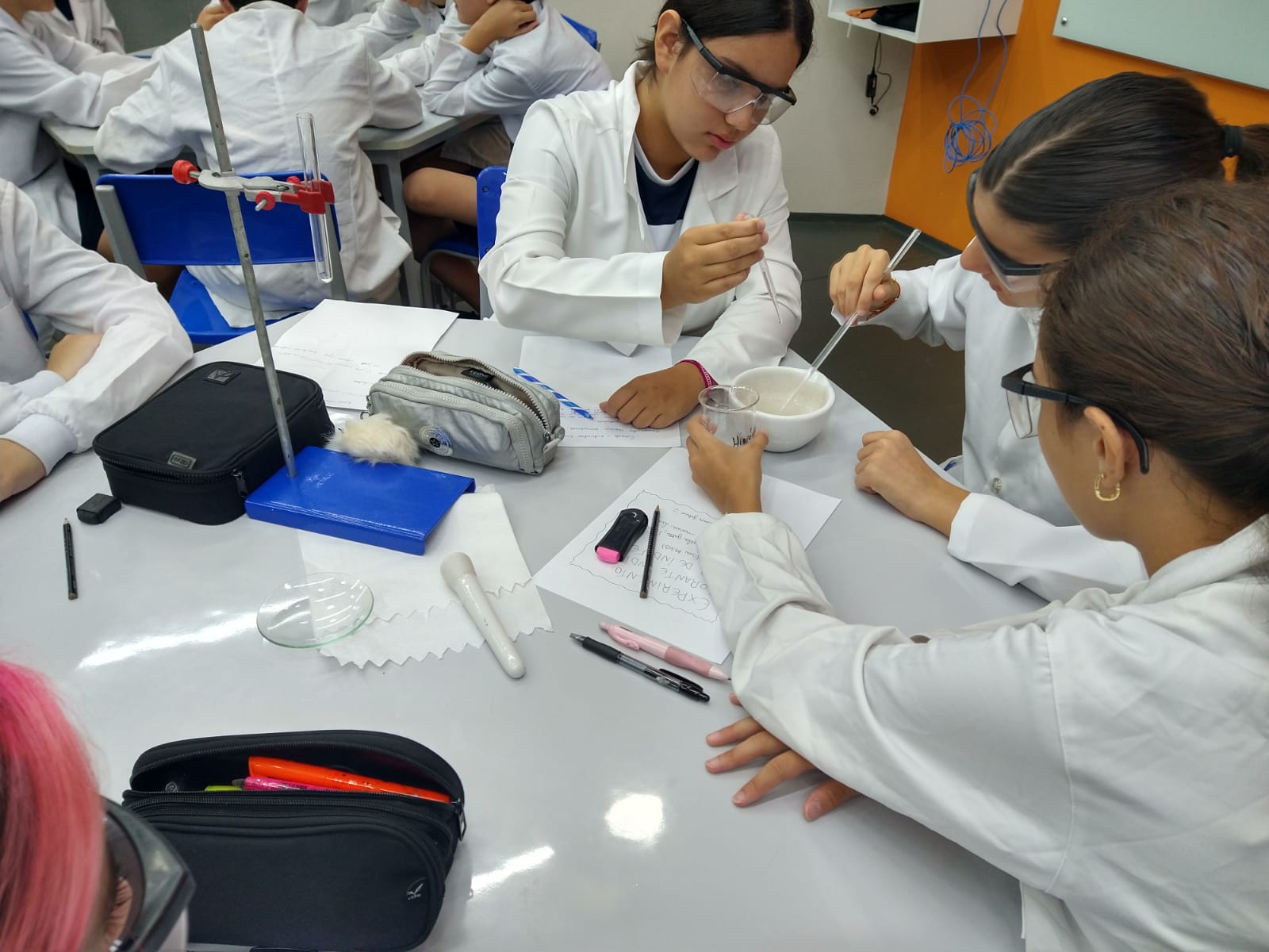Laboratório - Biologia, Física e Química
