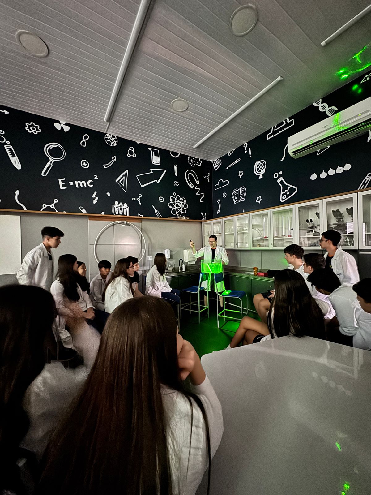 Laboratório - Biologia, Física e Química