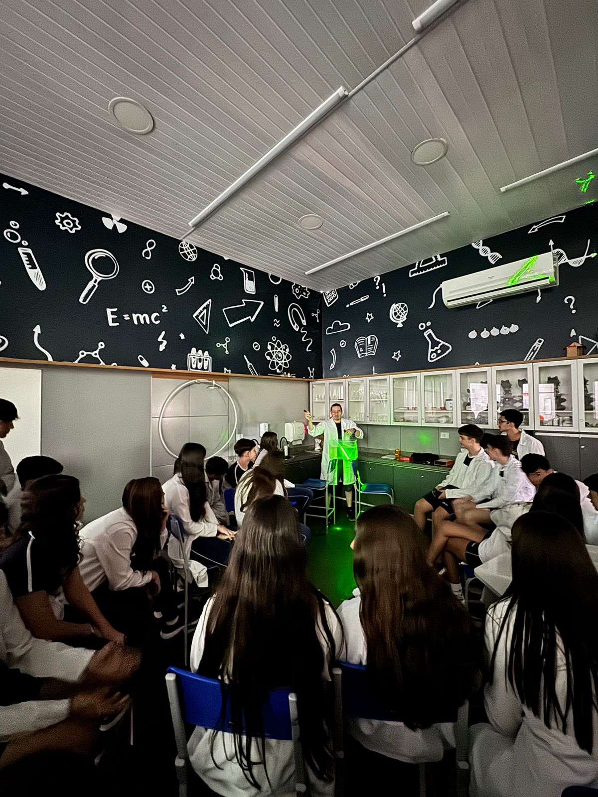 Laboratório - Biologia, Física e Química