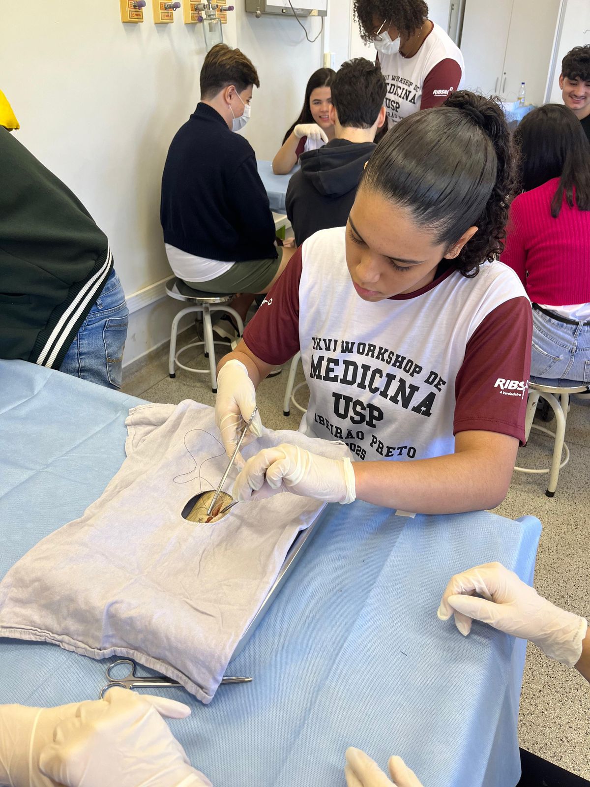 Alunos do Ensino Médio e Pré-Vestibular Participam de Workshop de Medicina da USP