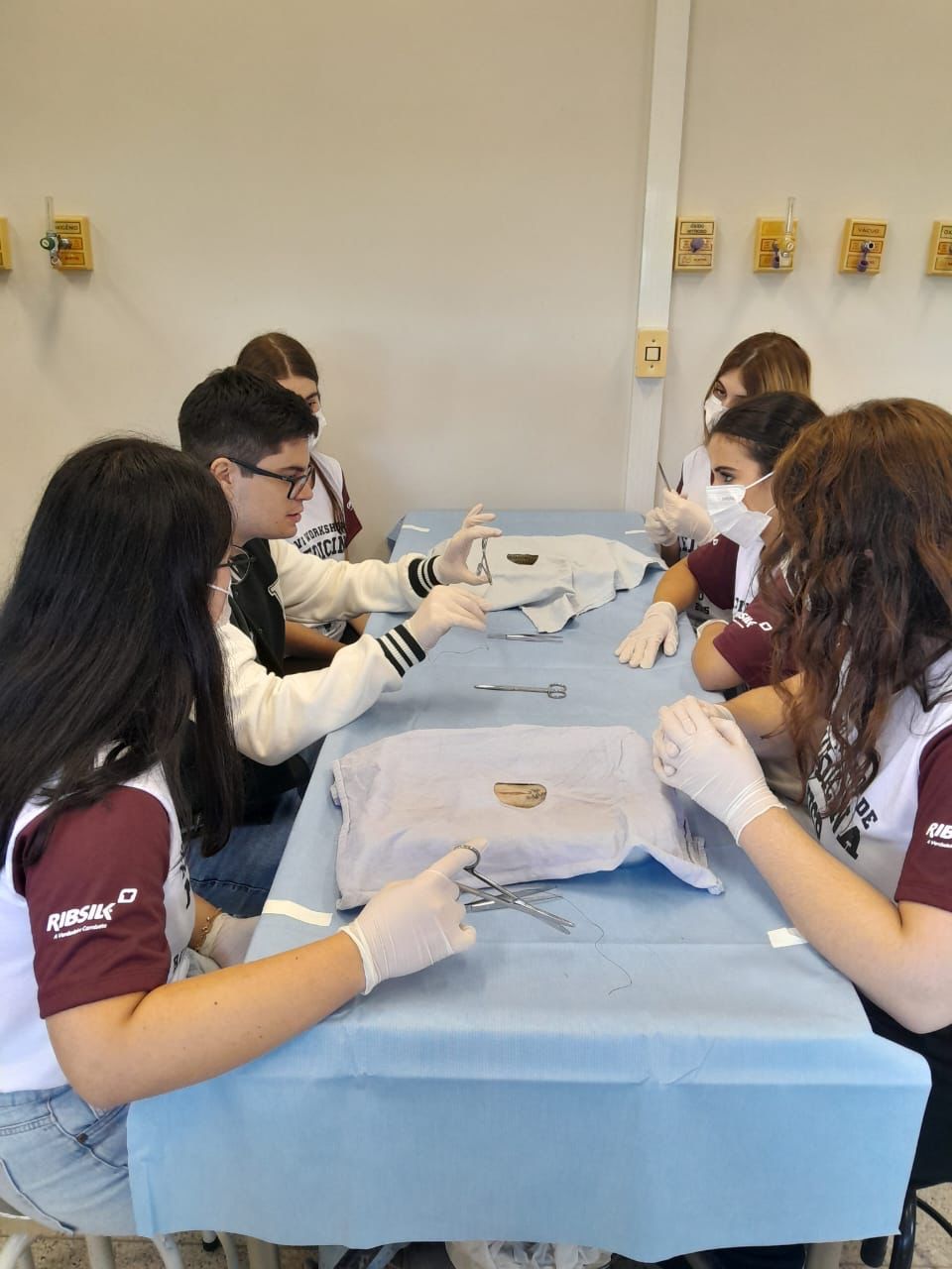 Alunos do Ensino Médio e Pré-Vestibular Participam de Workshop de Medicina da USP