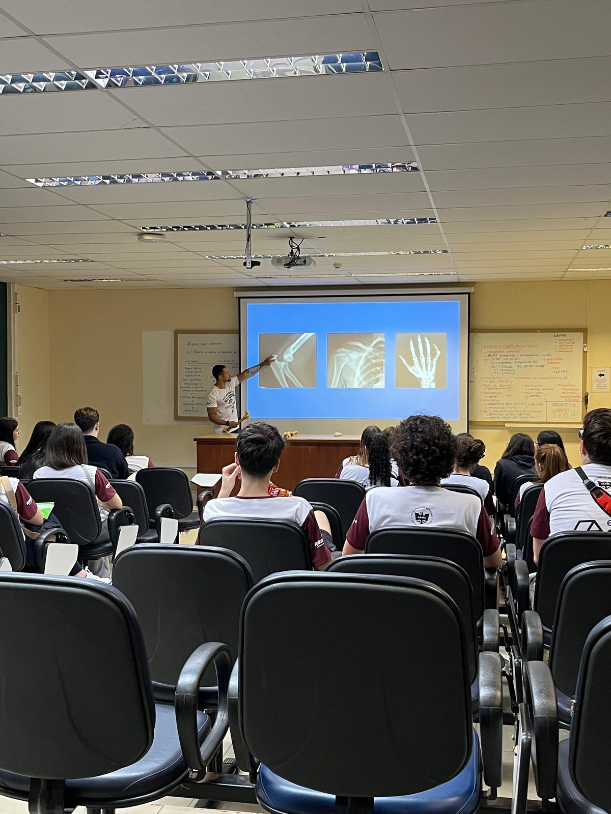 Alunos do Ensino Médio e Pré-Vestibular Participam de Workshop de Medicina da USP