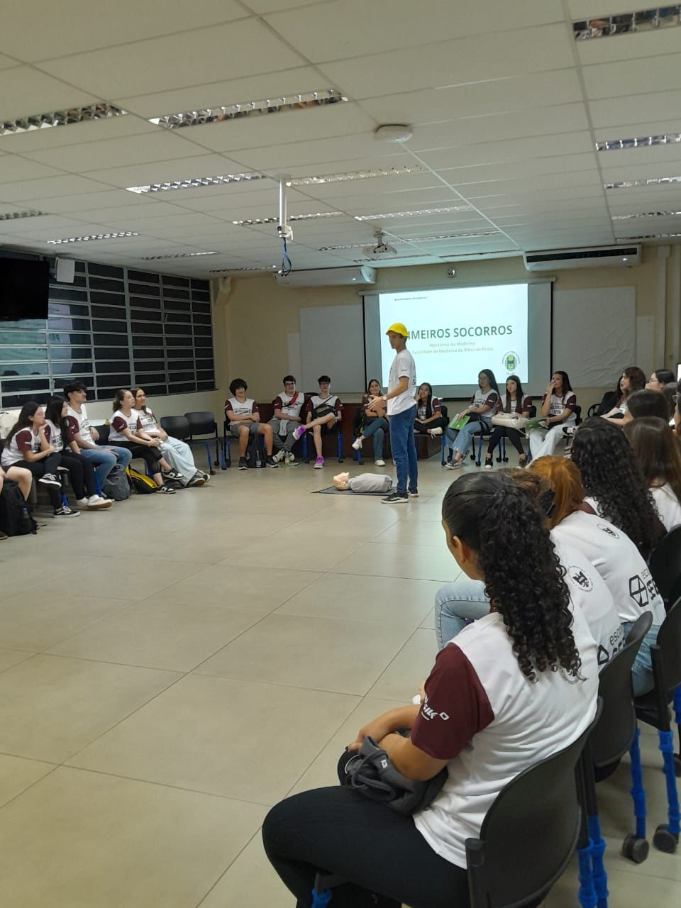 Alunos do Ensino Médio e Pré-Vestibular Participam de Workshop de Medicina da USP
