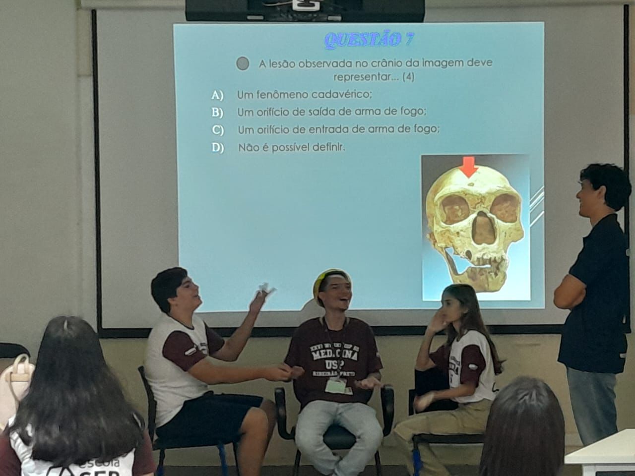 Alunos do Ensino Médio e Pré-Vestibular Participam de Workshop de Medicina da USP