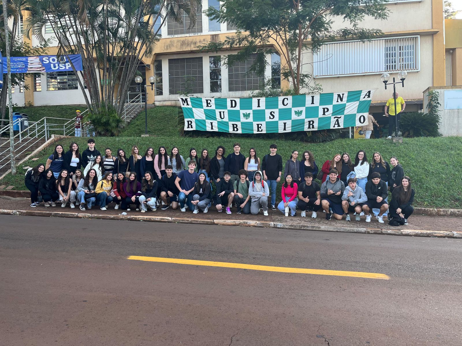 Alunos do Ensino Médio e Pré-Vestibular Participam de Workshop de Medicina da USP