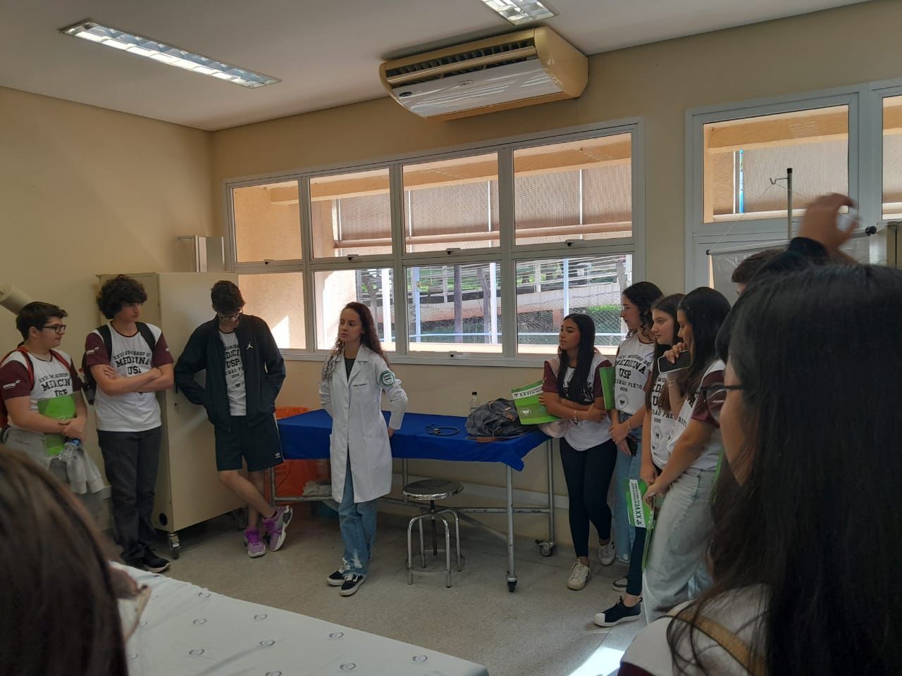 Alunos do Ensino Médio e Pré-Vestibular Participam de Workshop de Medicina da USP