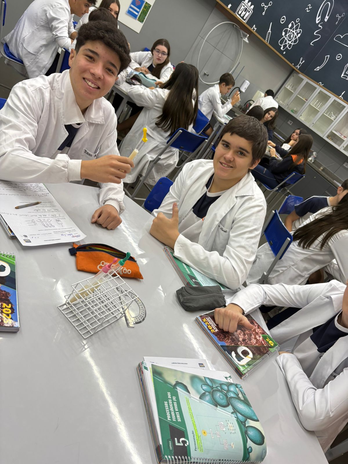 Laboratório - Biologia, Física e Química