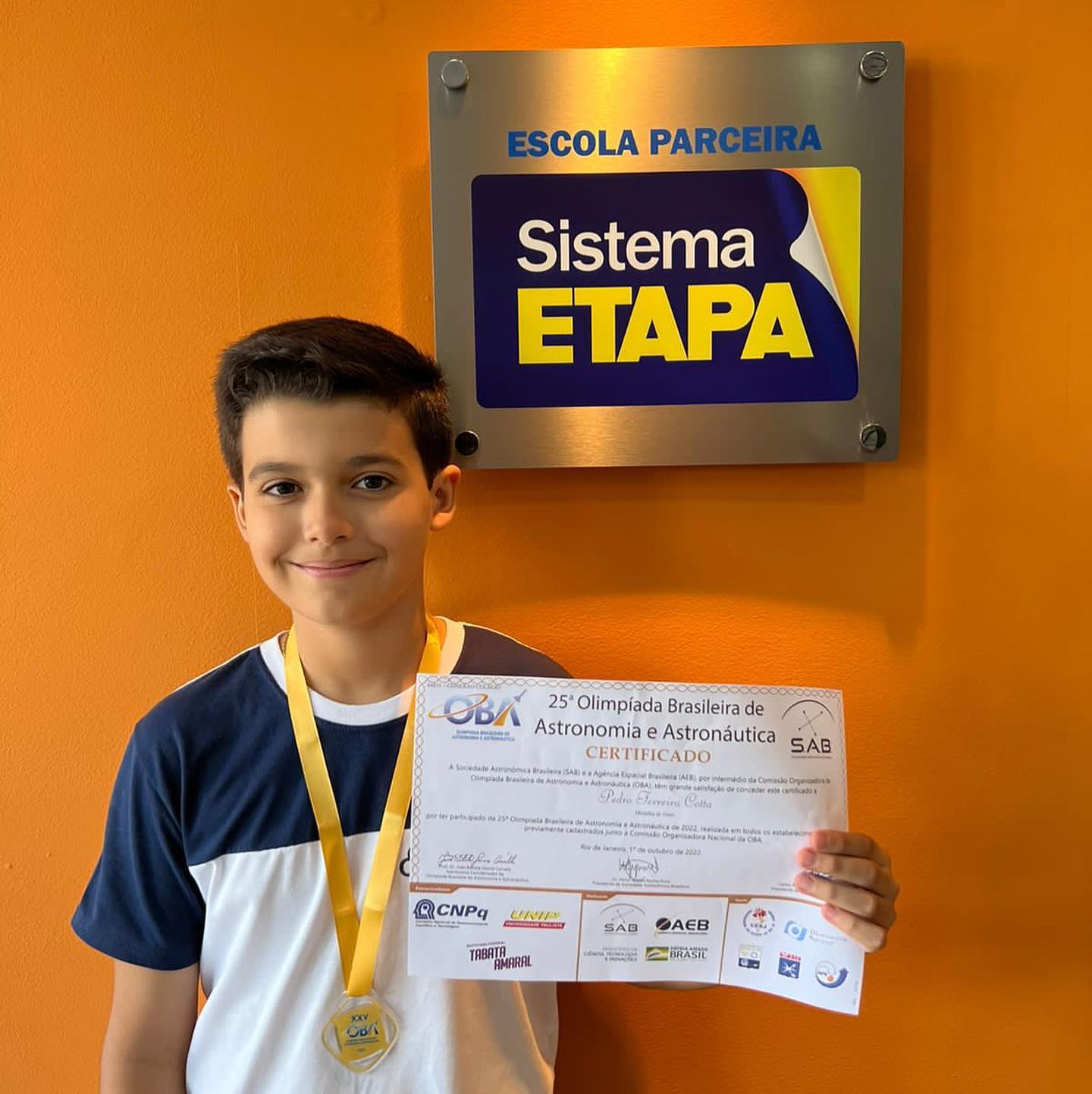 Os alunos do Ensino Fundamental receberam as medalhas da 25ª Olimpíada Brasileira de Astronomia e Astronáutica (OBA) 